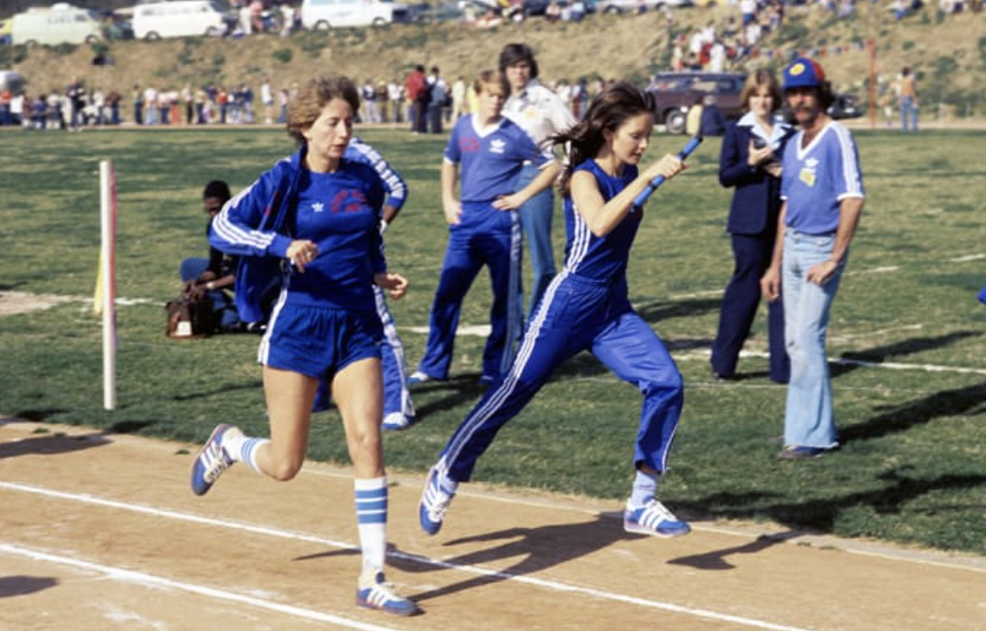 Penny Marshall and Jaclyn Smith run down a track, 1977. 